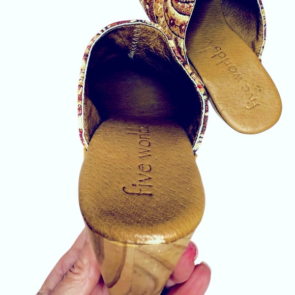 Anthropologie Cordani Zorba Tapestry Clogs Brown Tan Bohemian 70s Slip On Size 7 - Picture 8 of 12